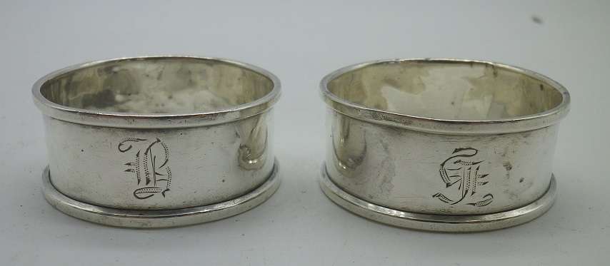 Pair Hallmarked Sterling silver serviette rings. Birmingham, 1917 Jones&Crompton 21 g 4.5x1.8 cm