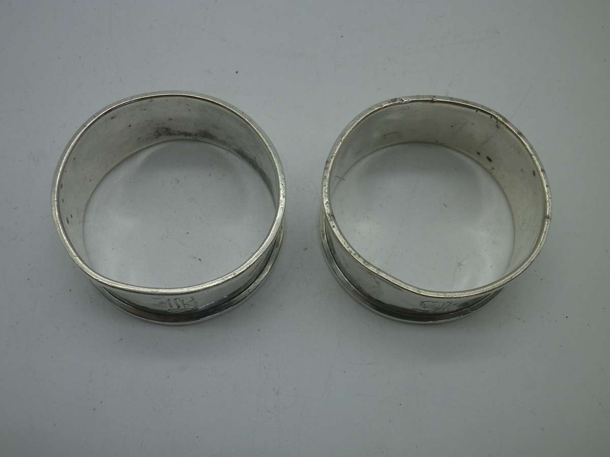 Pair Hallmarked Sterling silver serviette rings. Birmingham, 1917 Jones&Crompton 21 g 4.5x1.8 cm