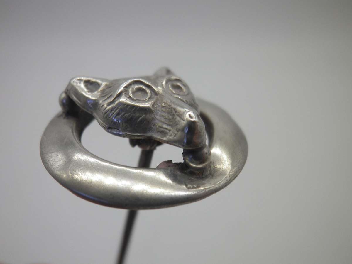 Edwardian 1910 Hallmarked silver FOX hat pin. Birmingham, Pearce & Thompson. Steel pin 12cm