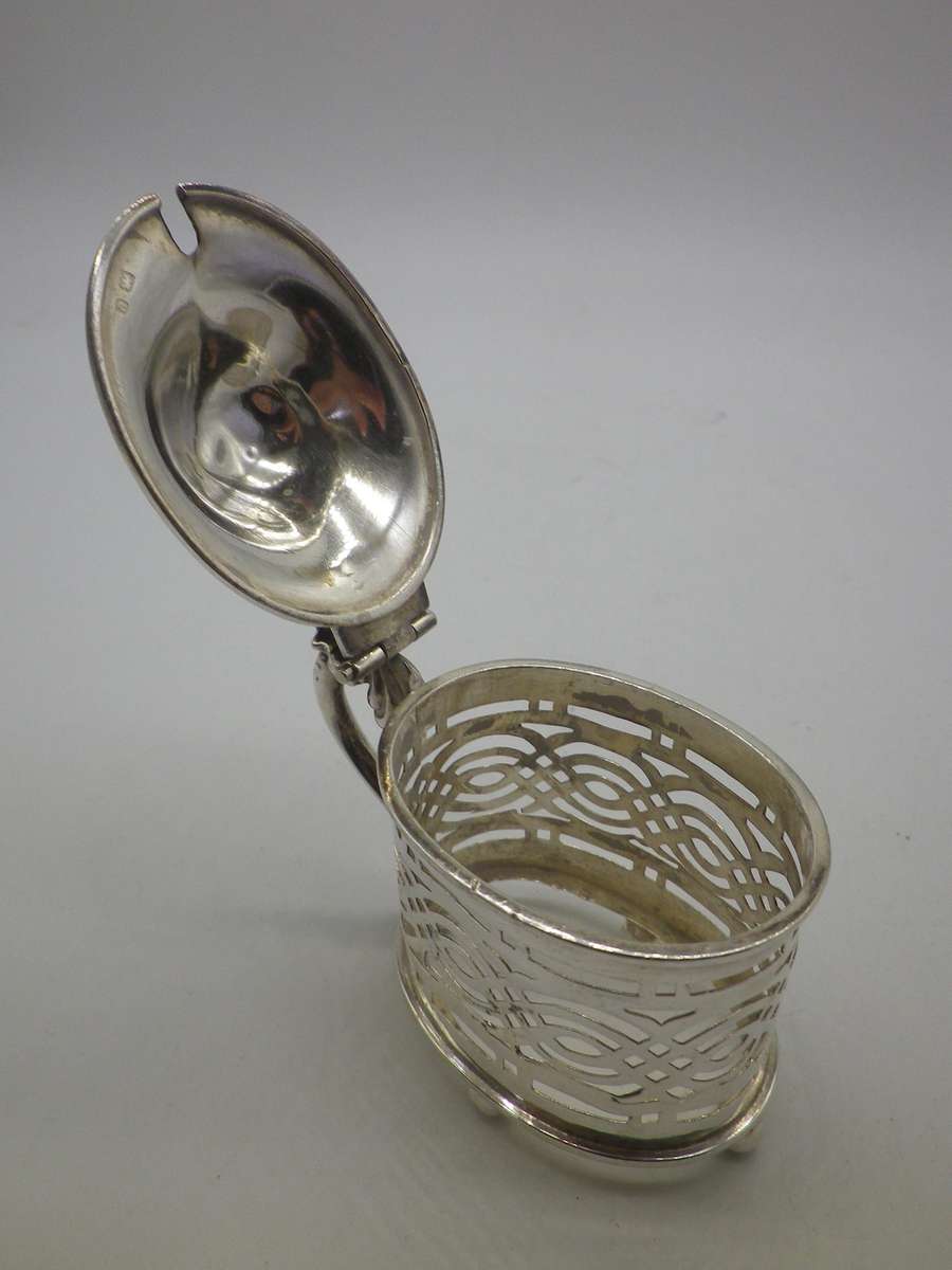 Hallmarked silver MUSTARD POT. Birmingham 1904. William Devenport No liner.