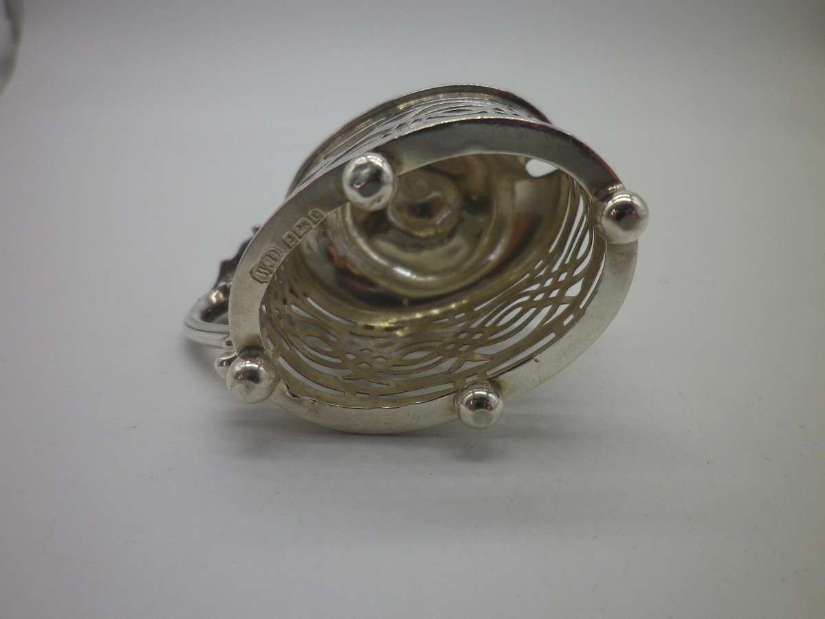 Hallmarked silver MUSTARD POT. Birmingham 1904. William Devenport No liner.