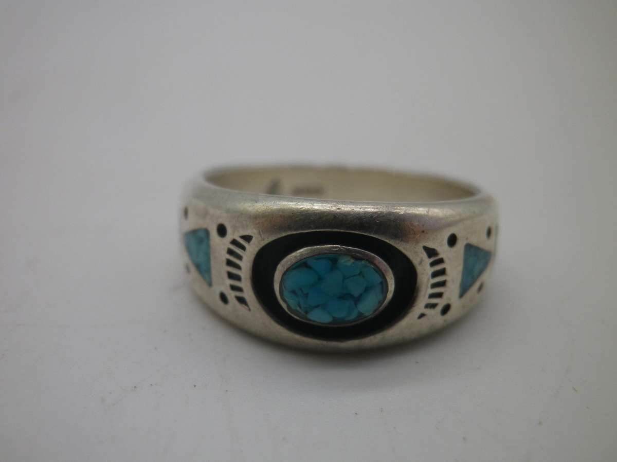 Stunning Vintage Navajo Style Turquoise & Sterling Silver ring. 5.32g Size: N 1/2