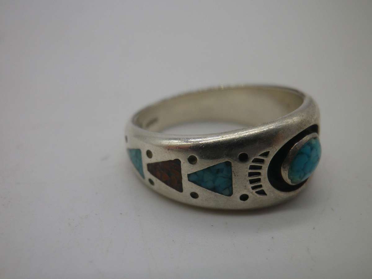 Stunning Vintage Navajo Style Turquoise & Sterling Silver ring. 5.32g Size: N 1/2