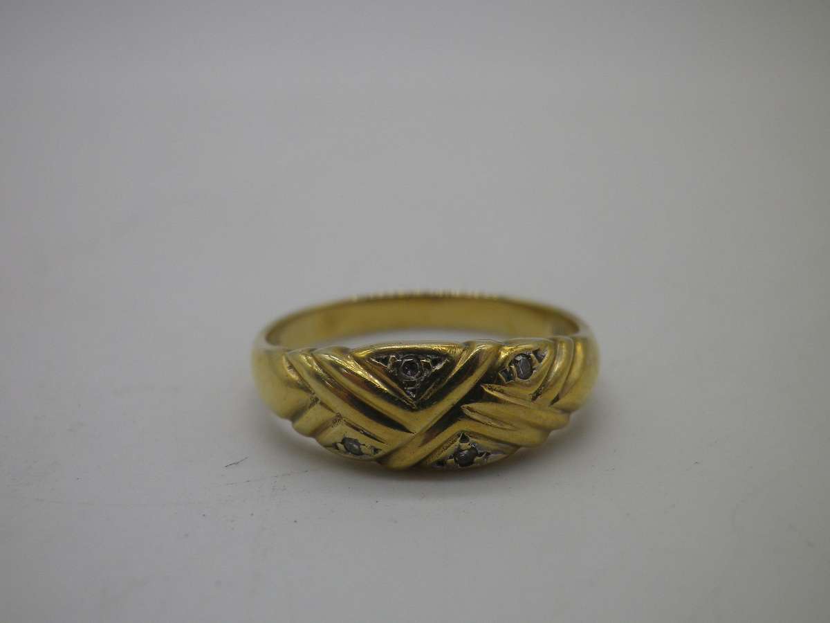 9ct Yellow Gold Vintage ring, with 4 white stones - possibly diamonds. Size: N. 2.57g