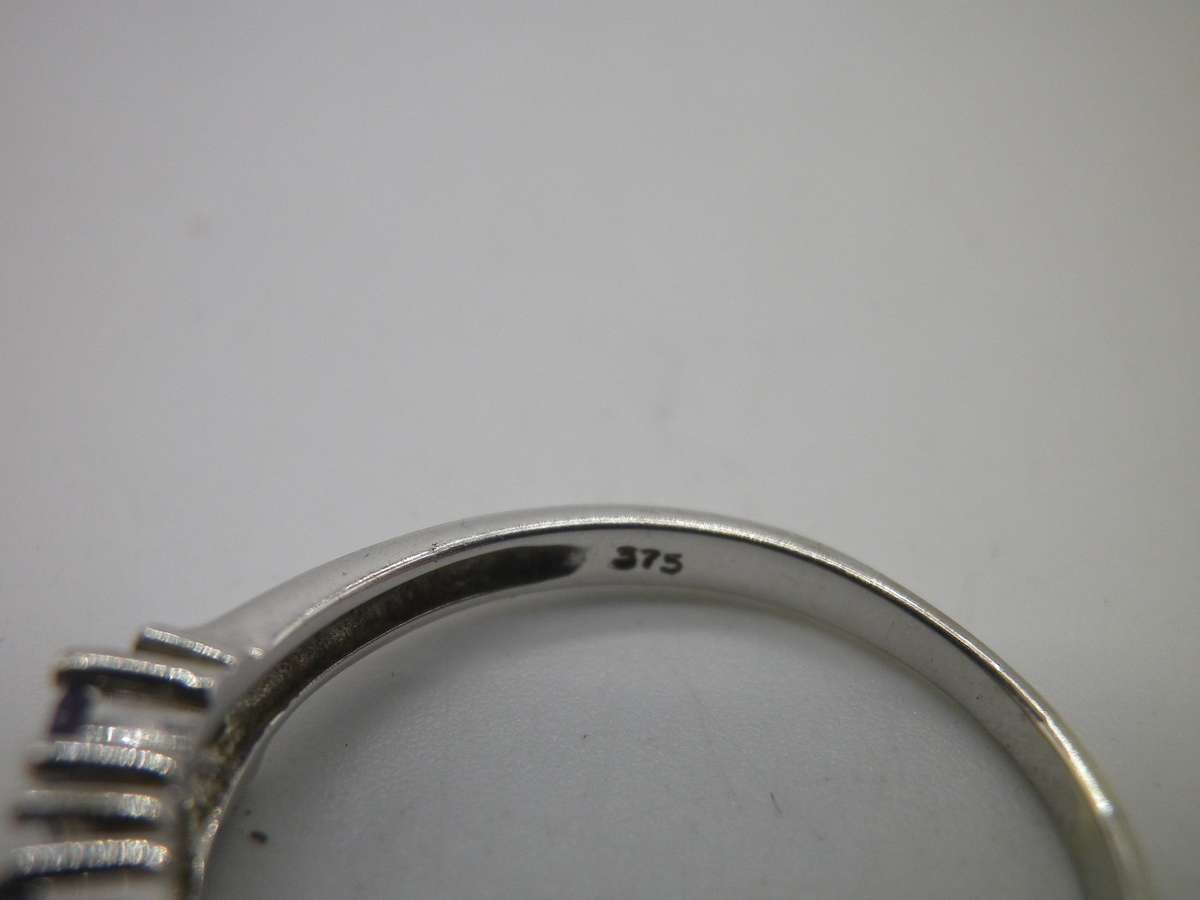 9ct White Gold & Tanzanite ring. NWJ Jewelers. Size: P 2.13 grams.
