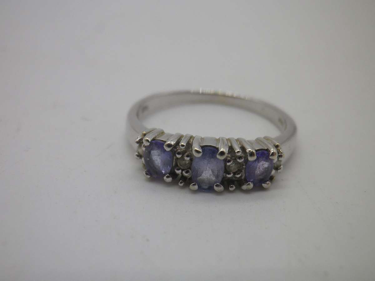 9ct White Gold & Tanzanite ring. NWJ Jewelers. Size: P 2.13 grams.