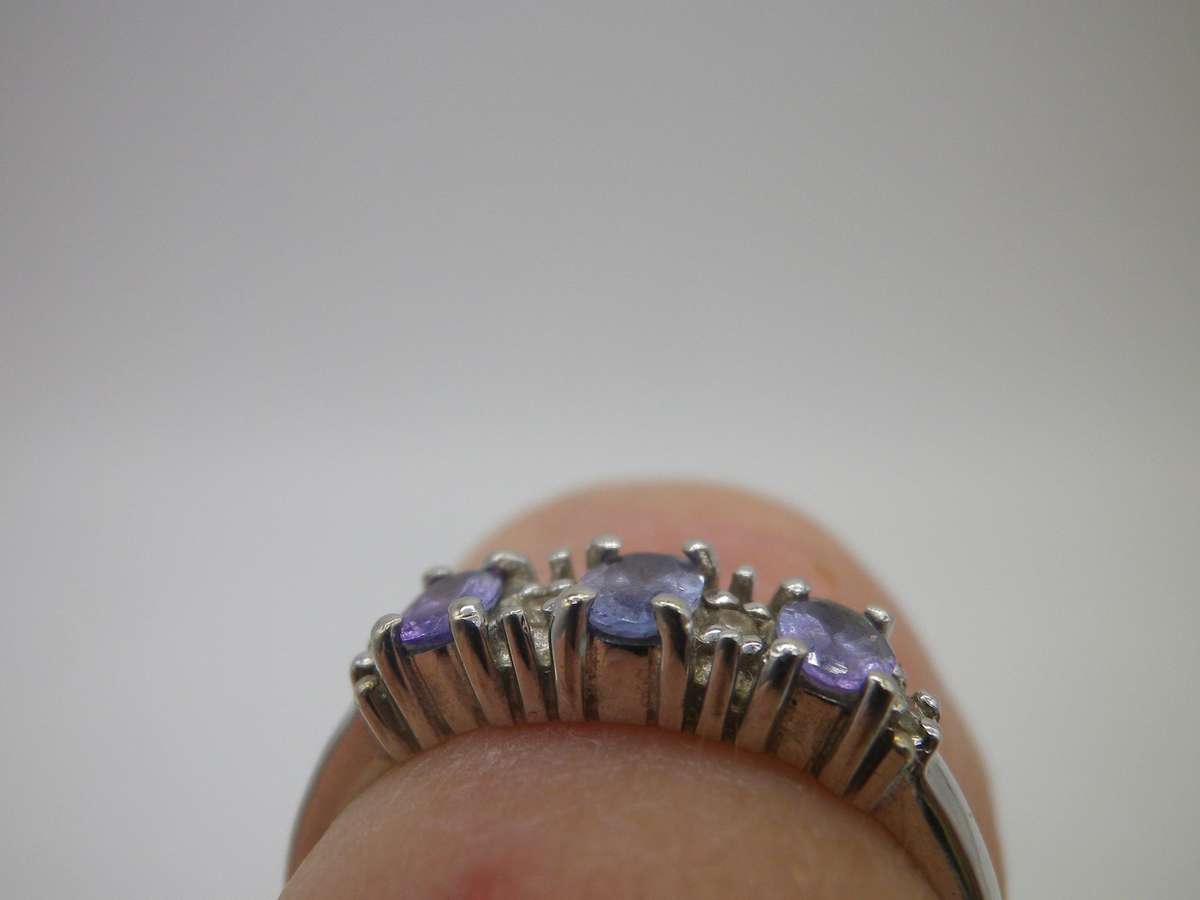 9ct White Gold & Tanzanite ring. NWJ Jewelers. Size: P 2.13 grams.