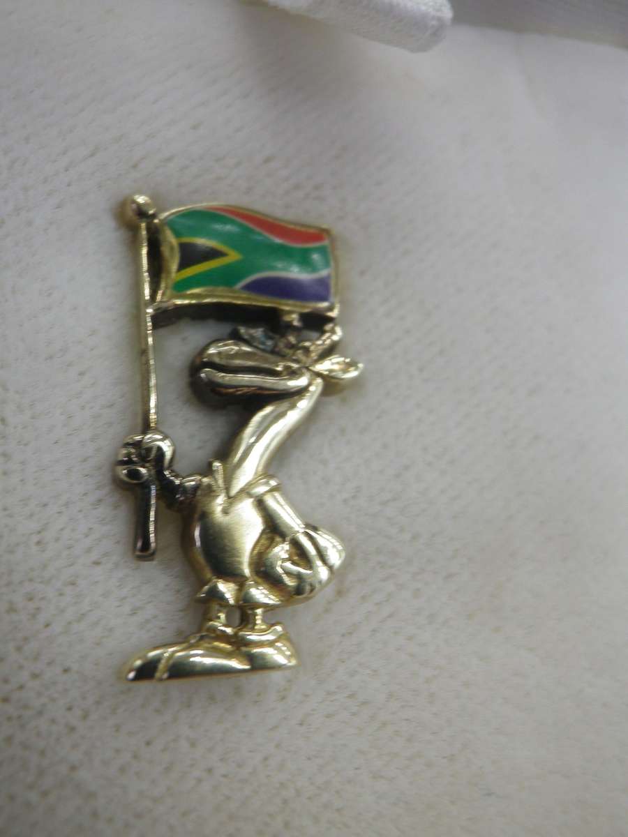 RARE 9ct gold & enamel Springbok RUGBY 1995 WORLD CUP lapel or scarf pin.  2.05gm.  2.4cm