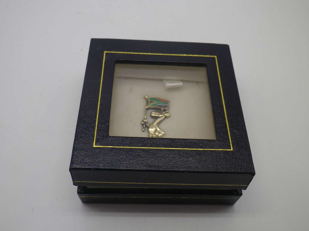 RARE 9ct gold & enamel Springbok RUGBY 1995 WORLD CUP lapel or scarf pin.  2.05gm.  2.4cm