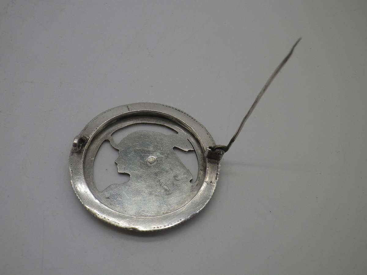 FANTASTIC OSIRIS EGYPTIAN GODDESS Hallmarked Sterling Silver Vintage Brooch.  4cm 13.9g