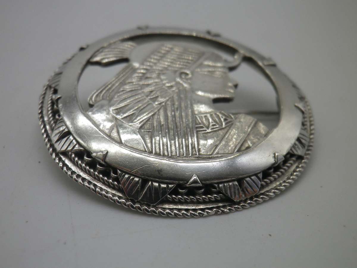 FANTASTIC OSIRIS EGYPTIAN GODDESS Hallmarked Sterling Silver Vintage Brooch.  4cm 13.9g