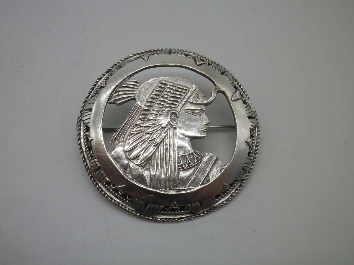 FANTASTIC OSIRIS EGYPTIAN GODDESS Hallmarked Sterling Silver Vintage Brooch.  4cm 13.9g