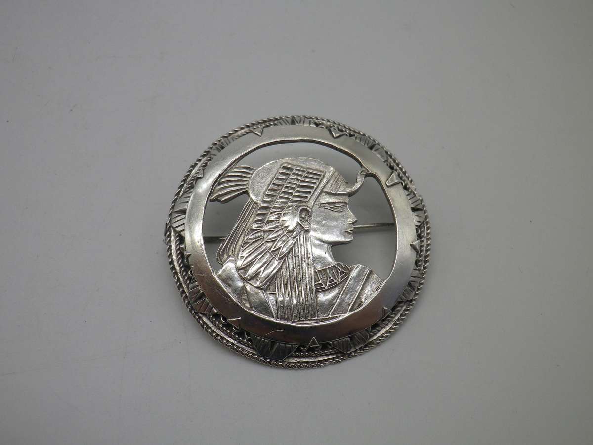 FANTASTIC OSIRIS EGYPTIAN GODDESS Hallmarked Sterling Silver Vintage Brooch.  4cm 13.9g