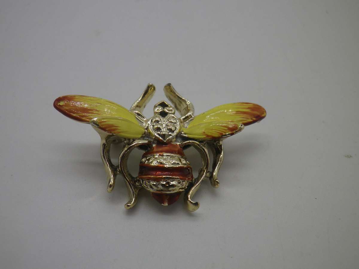 Cute BEE Costume Jewellery Brooch. 4 x 2.5cm