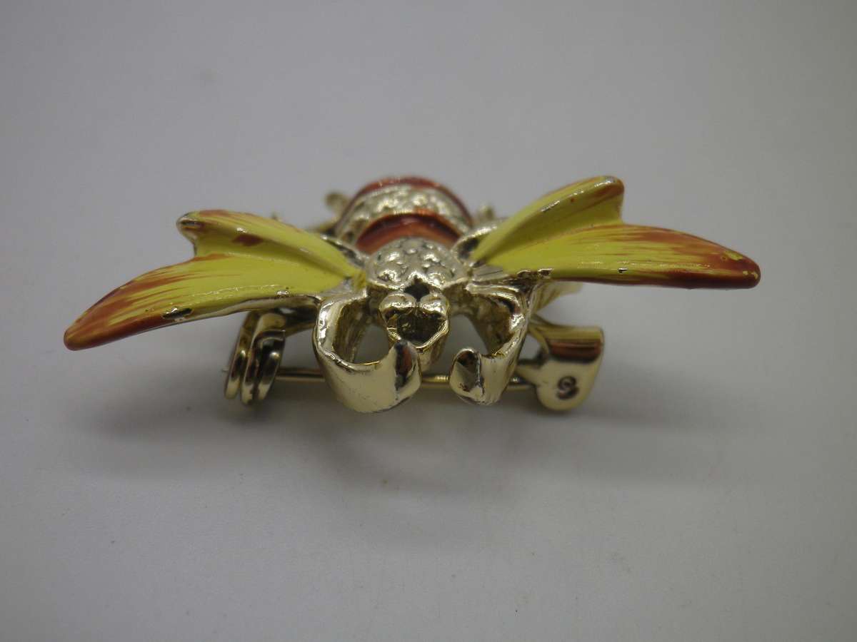 Cute BEE Costume Jewellery Brooch. 4 x 2.5cm