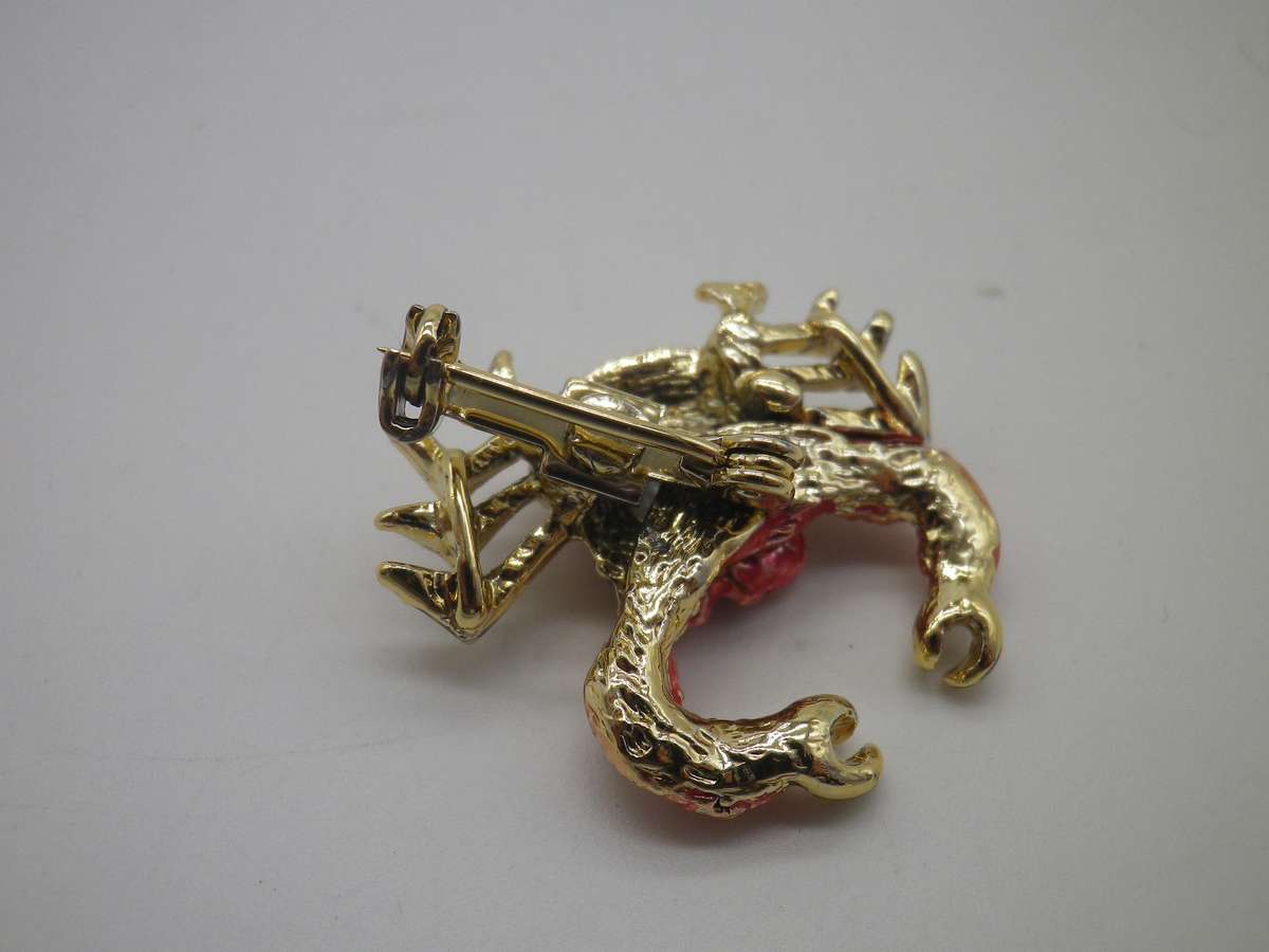 Cute good quality CRAB Costume Jewellery Brooch. With moving pincers 3 x 2.5cm