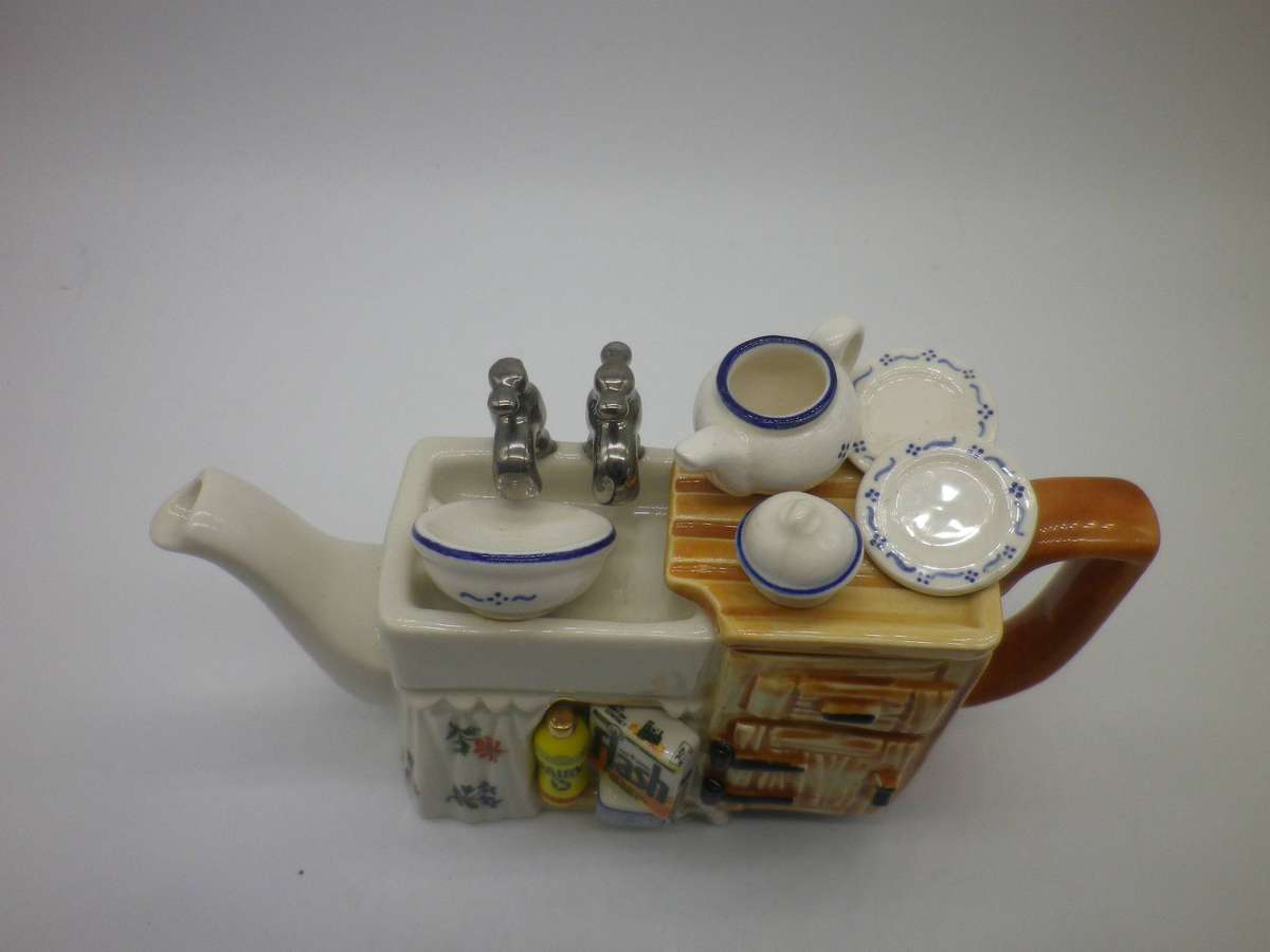 Cute Vintage Miniature Novelty TEAPOT in shape of the "KITCHEN SINK" 15x 9cm Cardew Design England