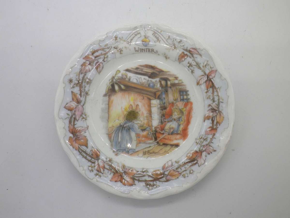 Adorable Miniature ROYAL DOULTON Brambly Hedge Plate. Winter. 8.7cm
