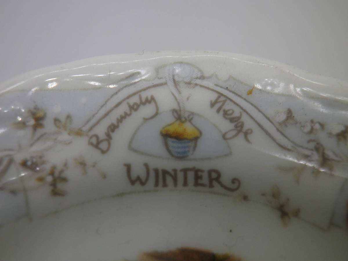 Adorable Miniature ROYAL DOULTON Brambly Hedge Plate. Winter. 8.7cm