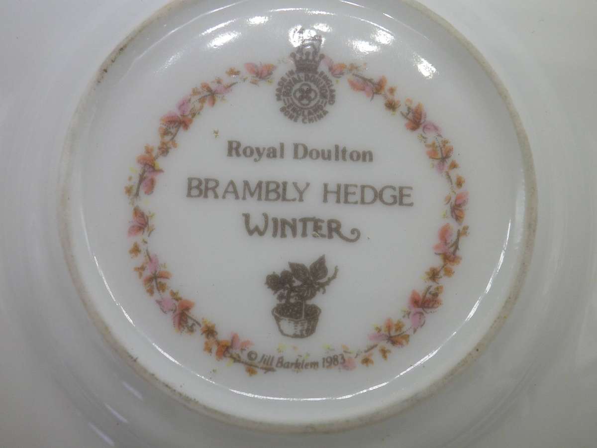 Adorable Miniature ROYAL DOULTON Brambly Hedge Plate. Winter. 8.7cm