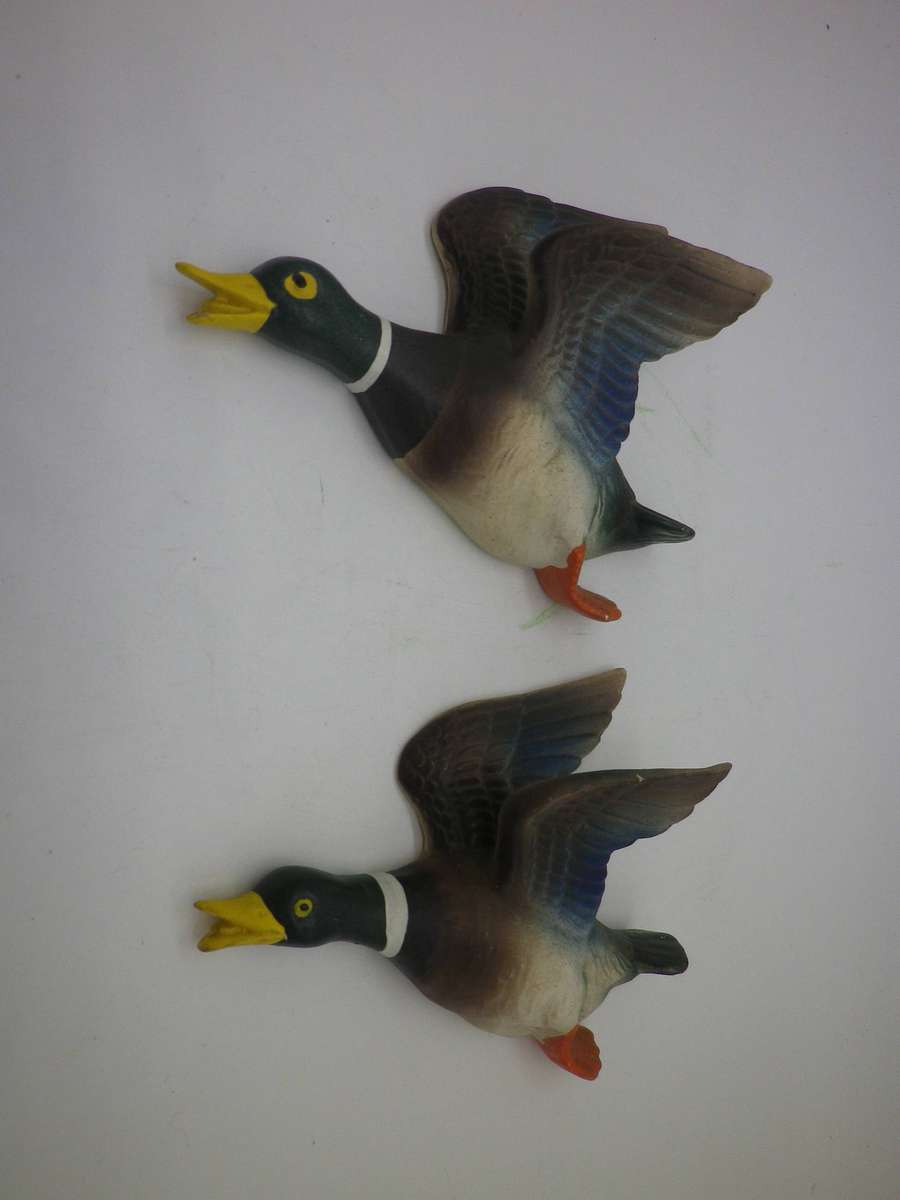 Pair Hand Painted Ceramic Flying Wall Ducks. 13 x 10cm & 12 x 9cm