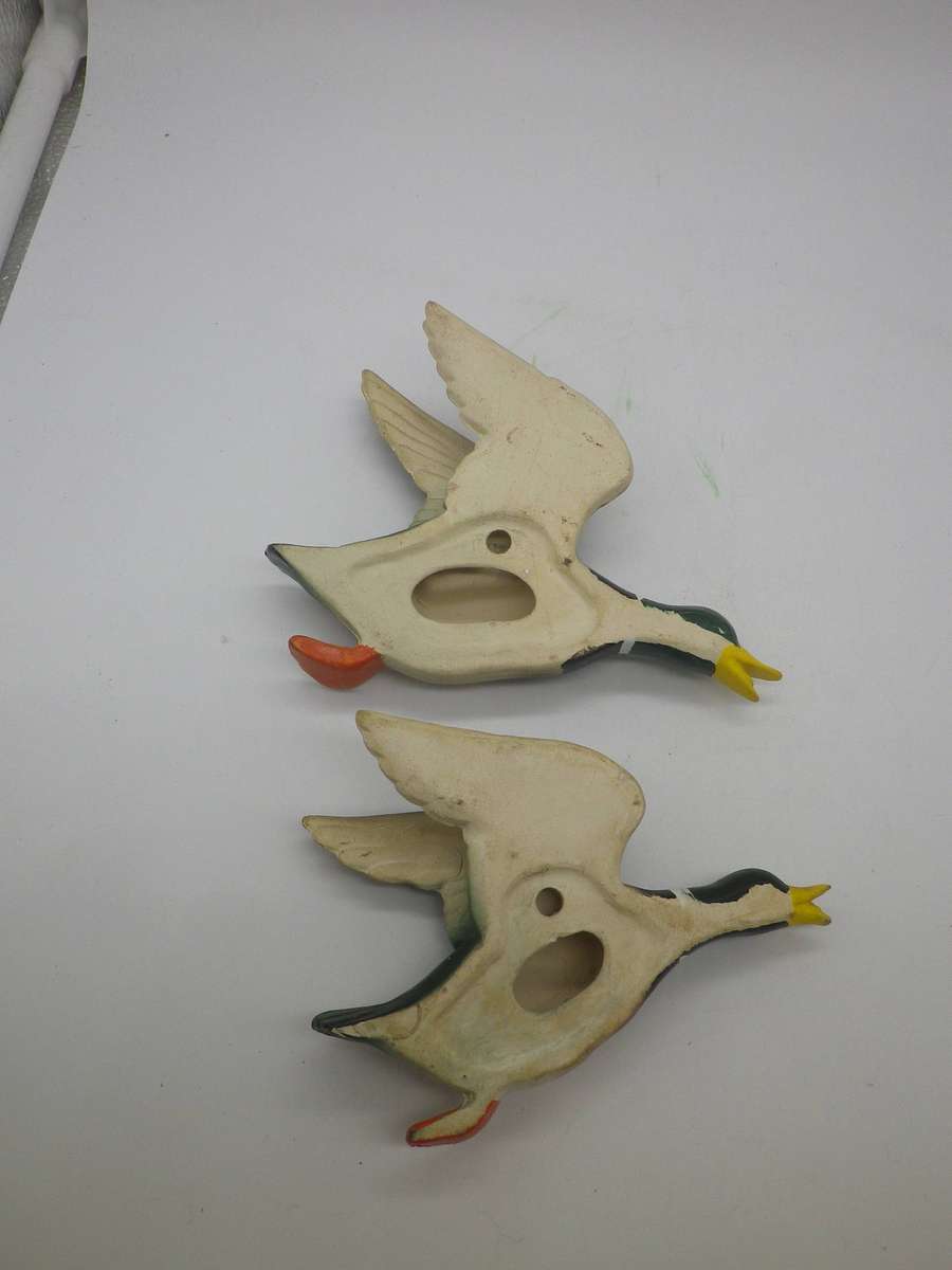 Pair Hand Painted Ceramic Flying Wall Ducks. 13 x 10cm & 12 x 9cm