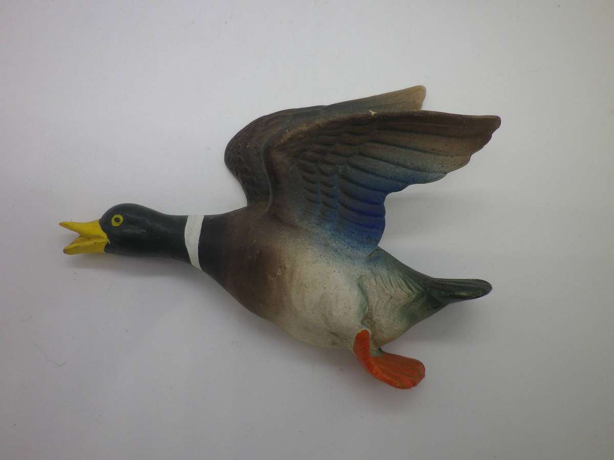 Pair Hand Painted Ceramic Flying Wall Ducks. 13 x 10cm & 12 x 9cm