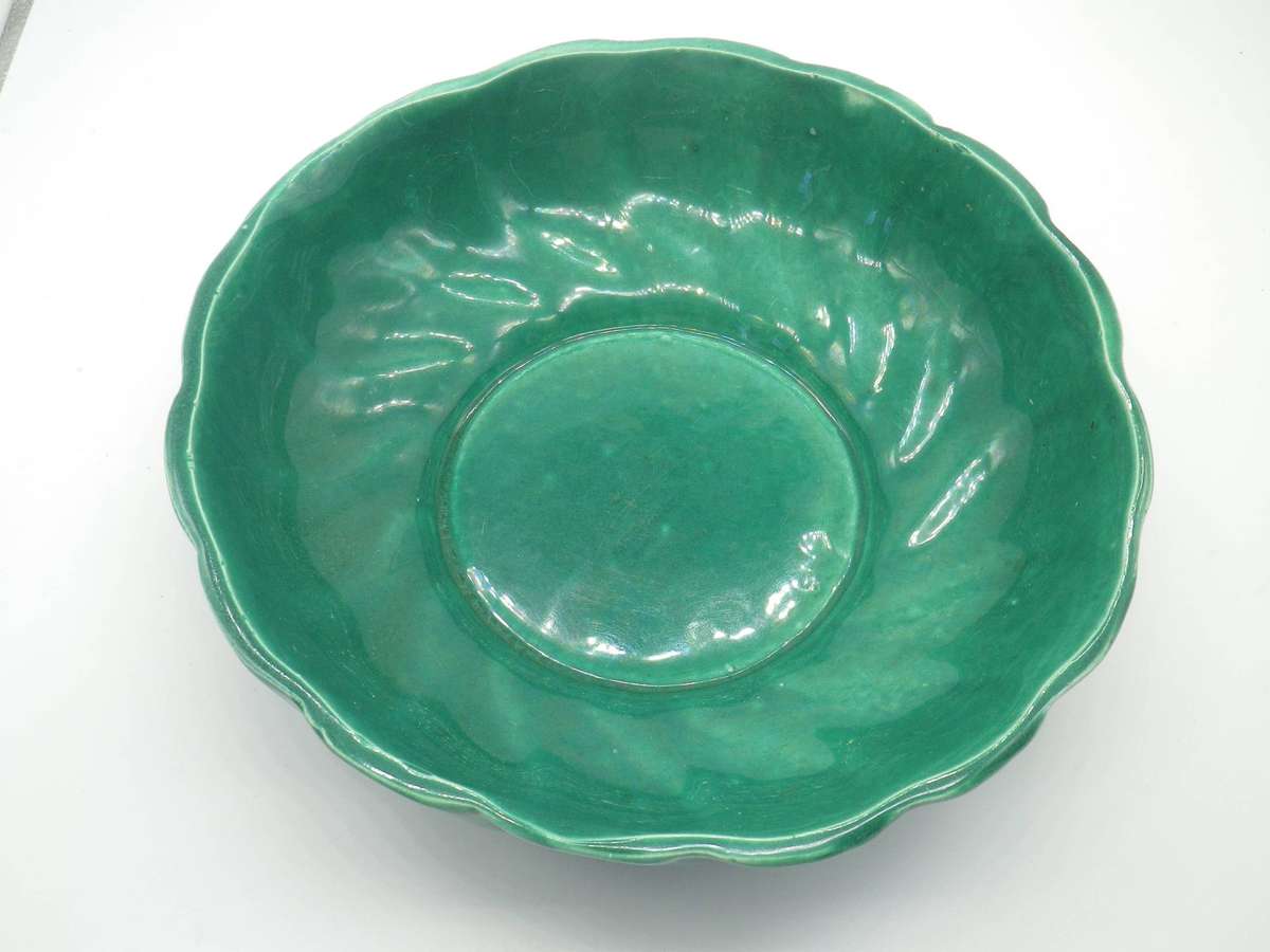 Vintage Mid Century Lucia Ware green round bowl. No 6406 20.5cm