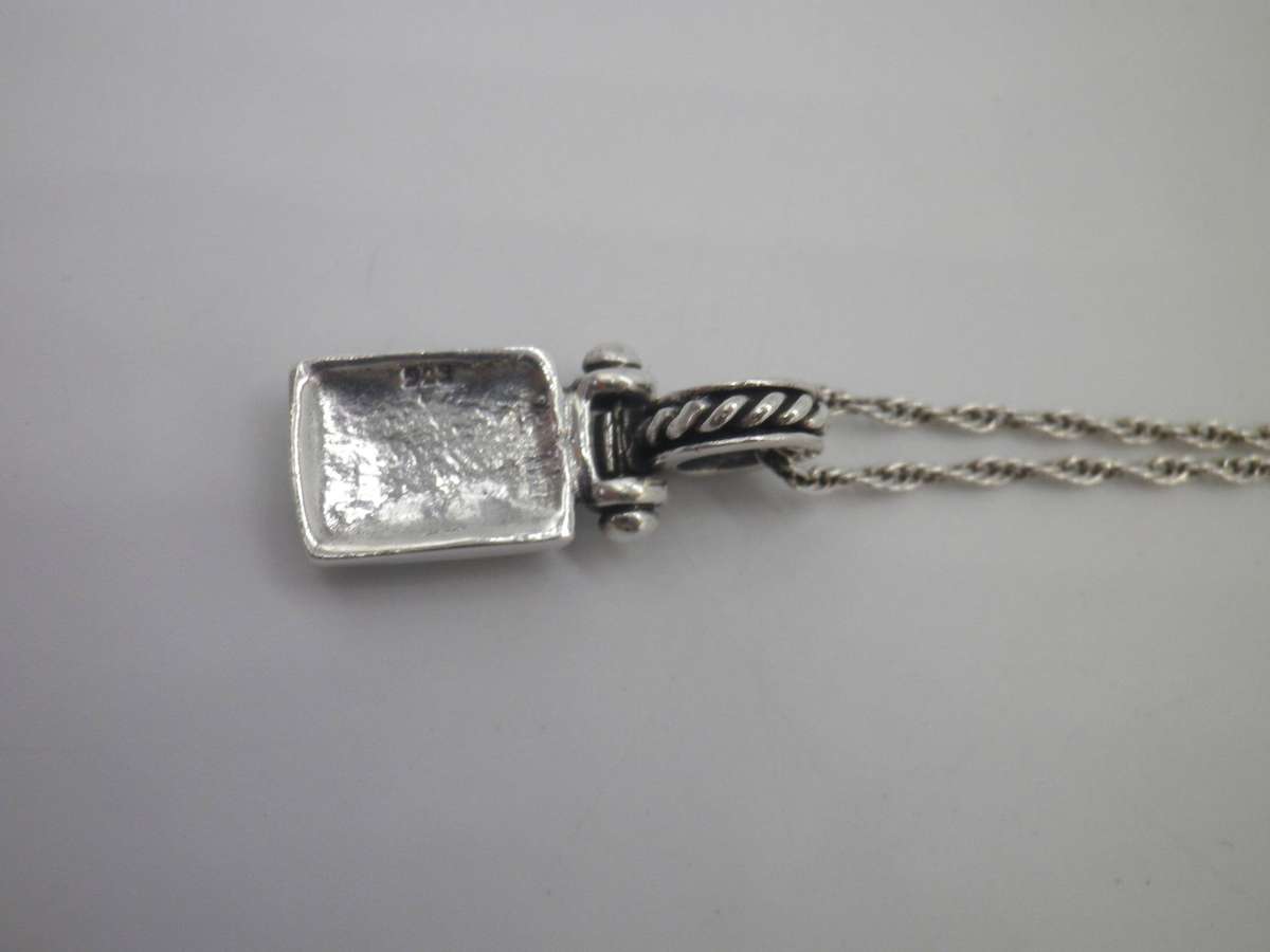 BEAUTIFUL STERLING SILVER & Multi colour stone NECKLACE. 51cm long 8grams.