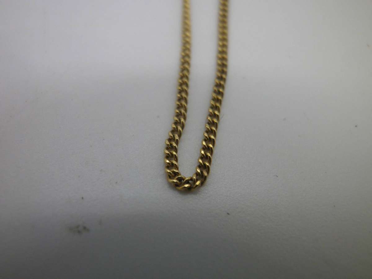 9ct Yellow Gold Necklace. 1.3g. 40cm long. Stamped. Excellent Condition