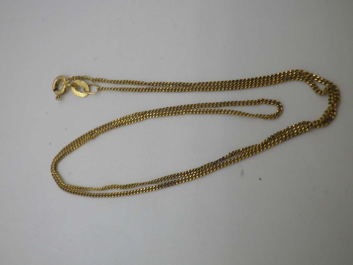 9ct Yellow Gold Necklace. 1.3g. 40cm long. Stamped. Excellent Condition