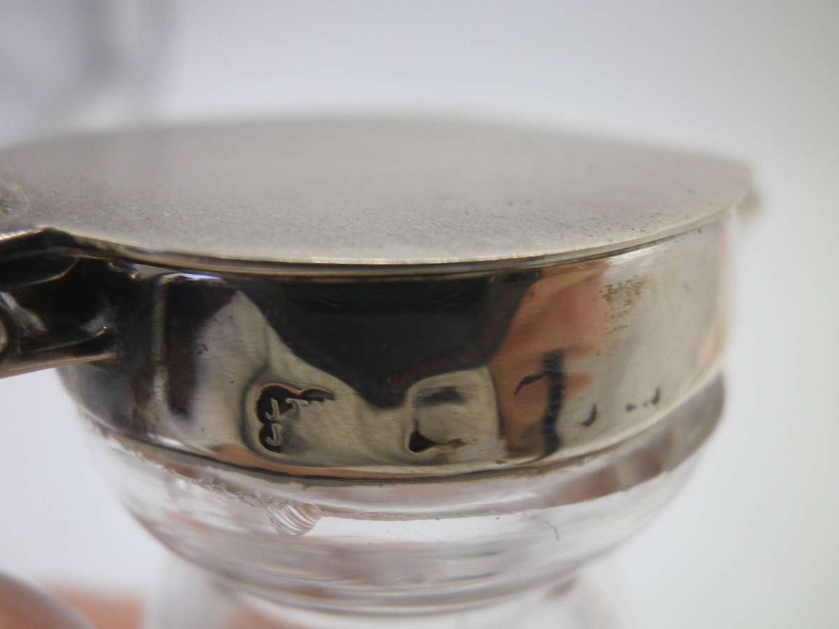 Rare Whiskey Noggin with hallmarked silver lid and label.  London, 1896. 11cm