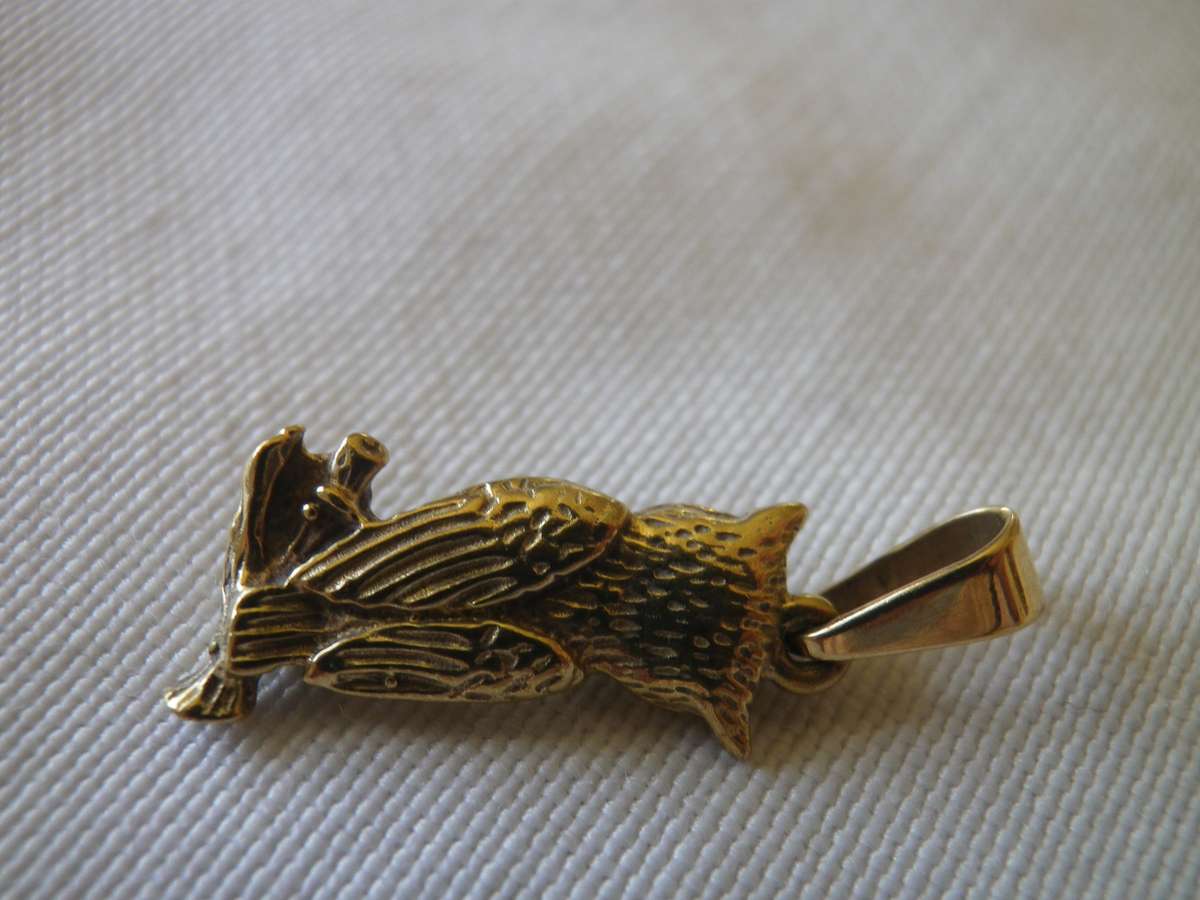 Stunning 9ct Gold & Diamond or CZ?? OWL PENDANT!!