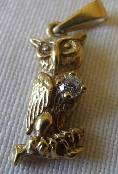 Stunning 9ct Gold & Diamond or CZ?? OWL PENDANT!!