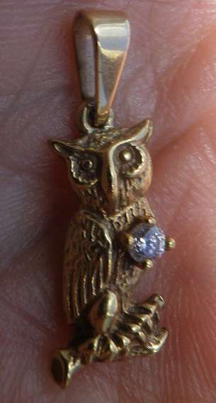Stunning 9ct Gold & Diamond or CZ?? OWL PENDANT!!
