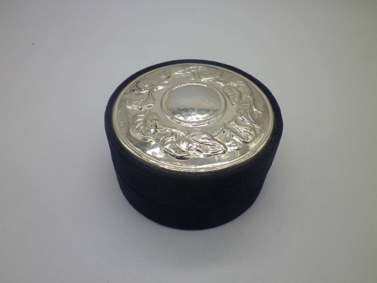 Vintage Sterling Silver top blue Velvet Round small jewellery box.