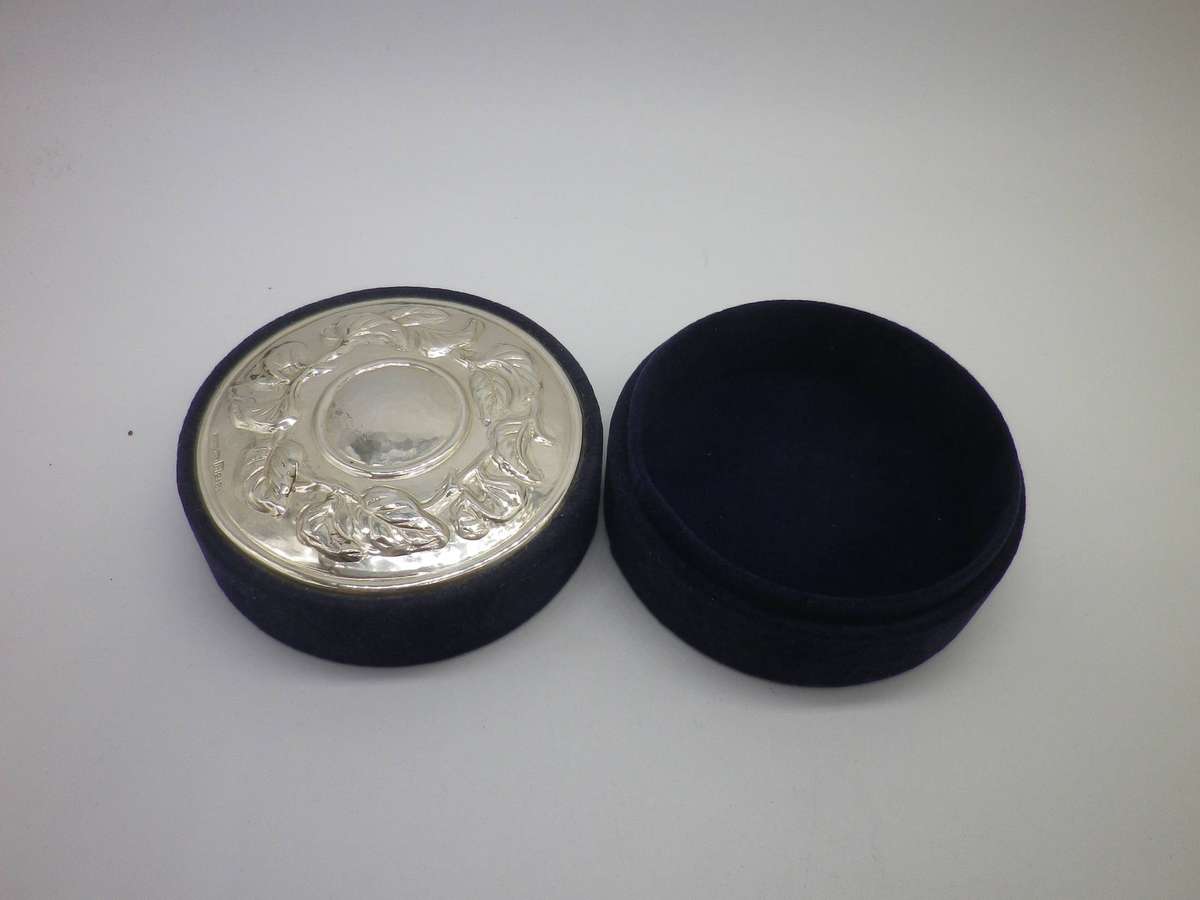 Vintage Sterling Silver top blue Velvet Round small jewellery box.