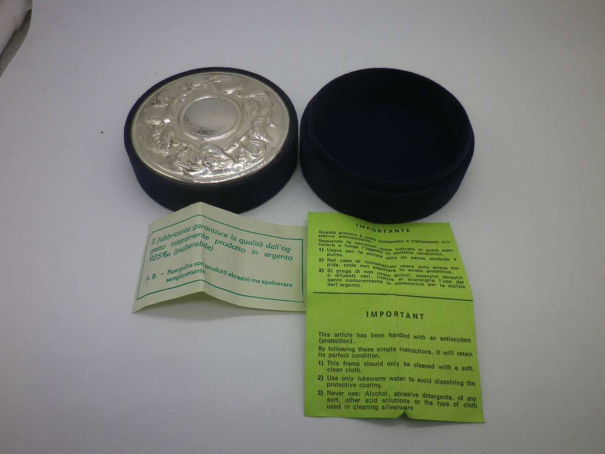 Vintage Sterling Silver top blue Velvet Round small jewellery box.