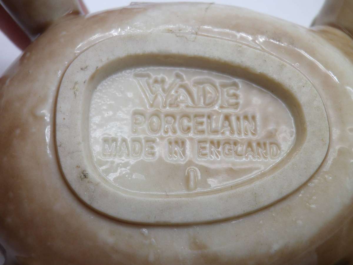 WADE Tortoise lidded porcelain trinket pot. 10 x7cm. Collectable!