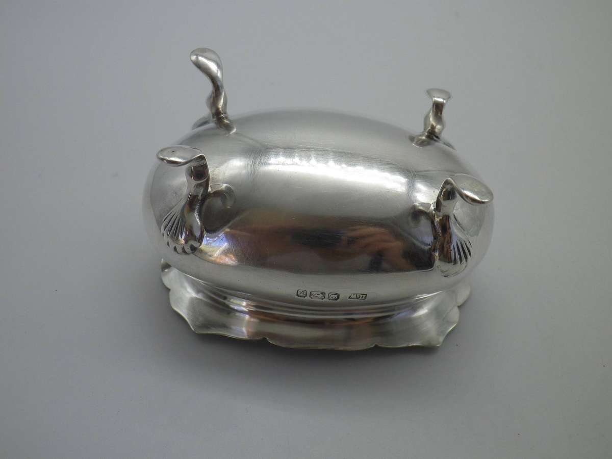 Large Antique Hallmarked Silver salt pot with spoon. Sheffield 1911, Lee & Wigfull. 7cm. 49.82g