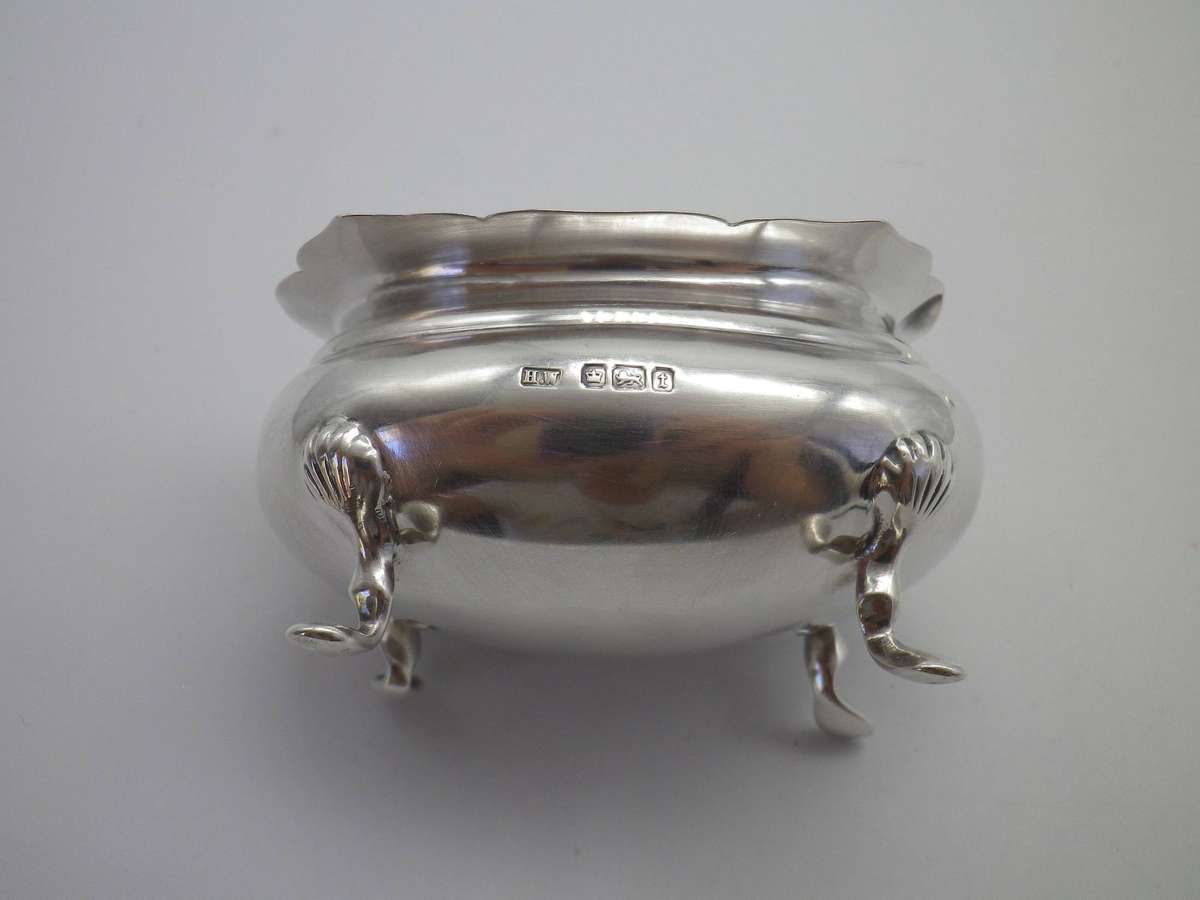 Large Antique Hallmarked Silver salt pot with spoon. Sheffield 1911, Lee & Wigfull. 7cm. 49.82g