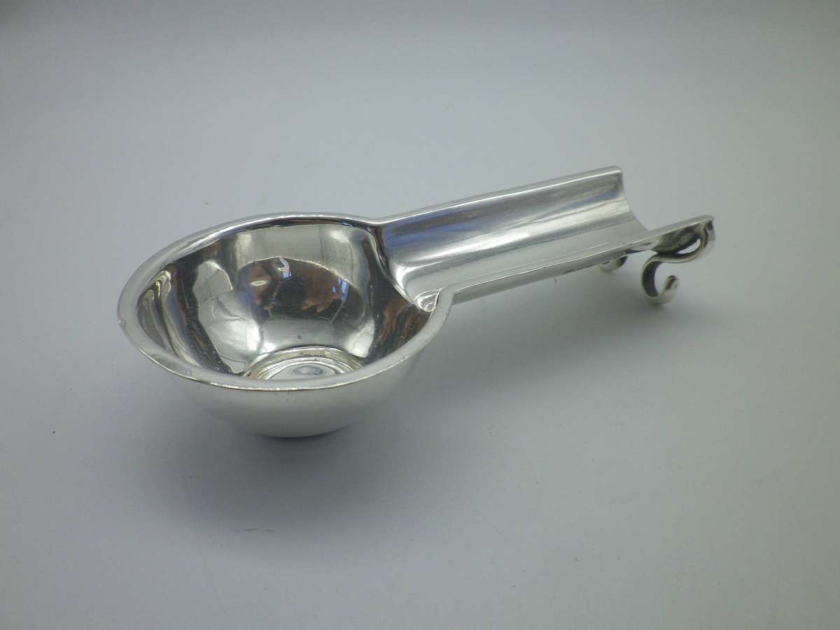 Hallmarked Sterling Silver Cigar Rest. Chester 1910. Pringle & Sons. 9.4 x 4.7cm 31.2g RARE!!!