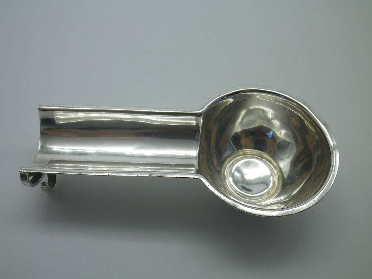 Hallmarked Sterling Silver Cigar Rest. Chester 1910. Pringle & Sons. 9.4 x 4.7cm 31.2g RARE!!!