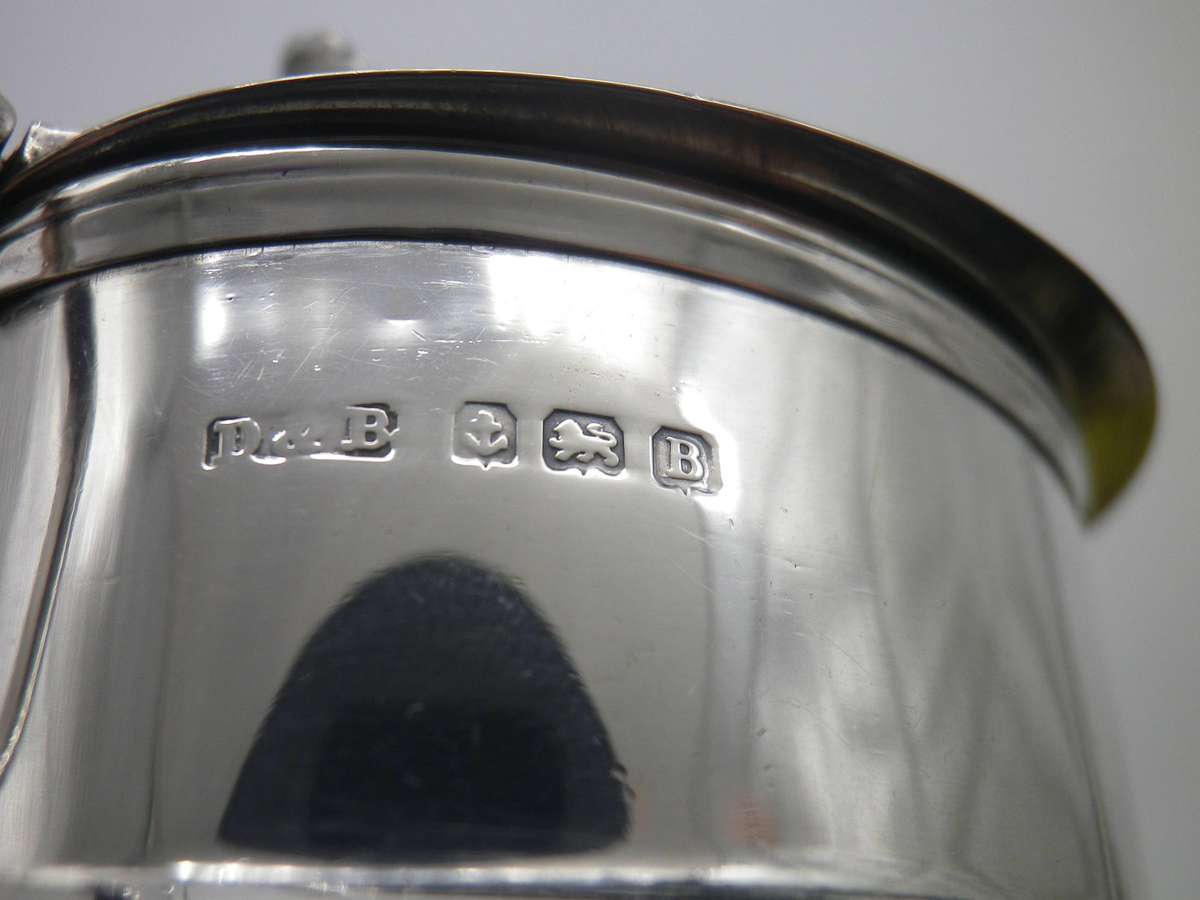 Large Antique Hallmarked Silver lidded mustard pot. Original liner. Birmingham, 1926. 35.72g