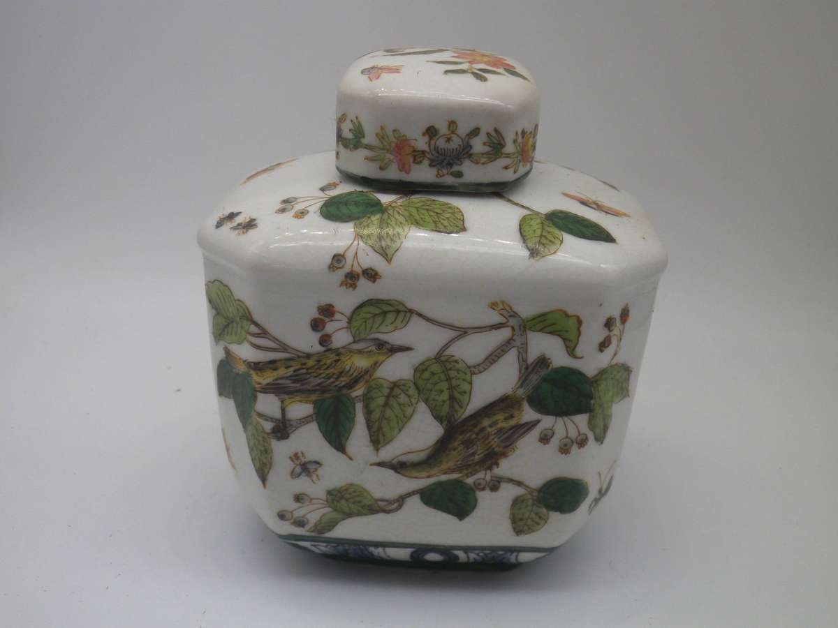 Vintage Wong Lee, Hong Kong BOTANICAL THEME lidded Craquelure jar. 14cm tall