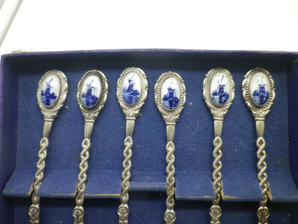 Vintage EPNS spoons with BLUE DELFT Ceramic Windmill inset. Cyrano, Made in Holland. Boxed