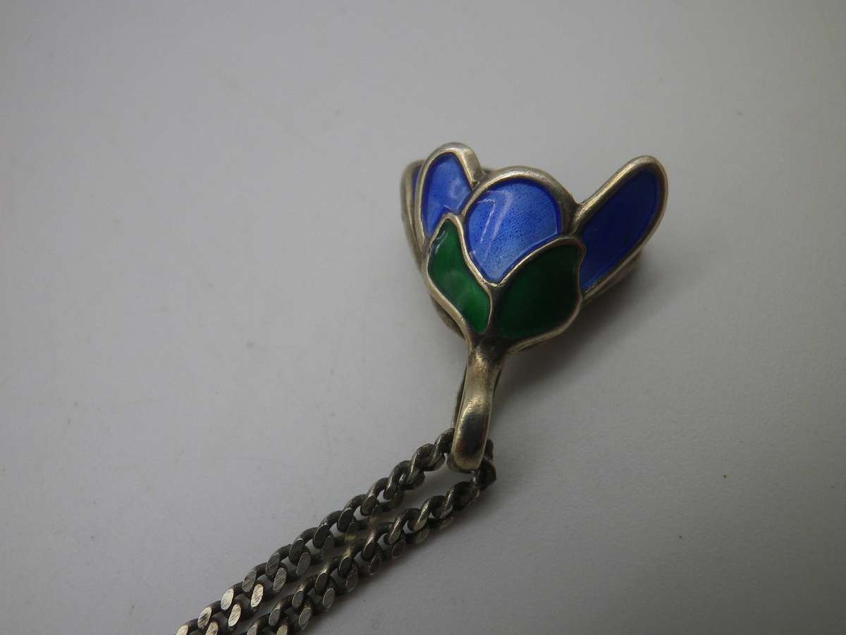 SUPERB DAVID ANDERSEN, NORWAY STERLING SILVER & BLUE ENAMEL PENDANT on 40cm silver chain.