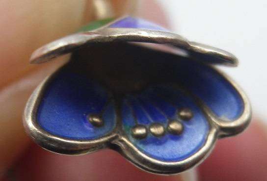SUPERB DAVID ANDERSEN, NORWAY STERLING SILVER & BLUE ENAMEL PENDANT on 40cm silver chain.