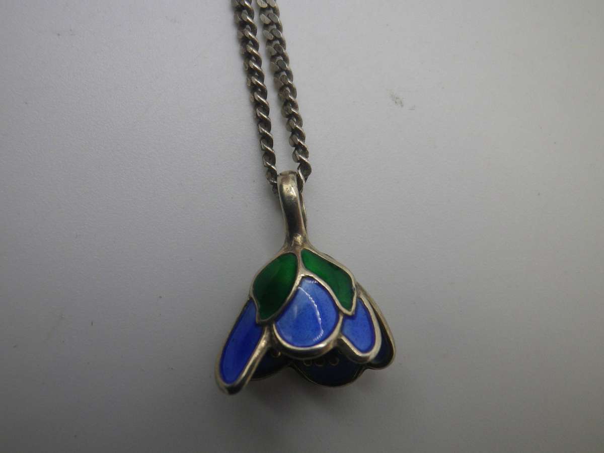 SUPERB DAVID ANDERSEN, NORWAY STERLING SILVER & BLUE ENAMEL PENDANT on 40cm silver chain.