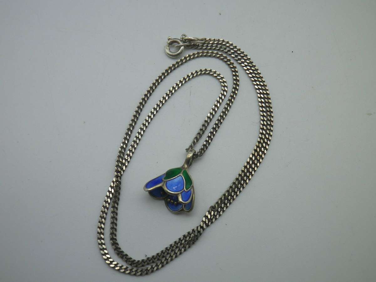 SUPERB DAVID ANDERSEN, NORWAY STERLING SILVER & BLUE ENAMEL PENDANT on 40cm silver chain.